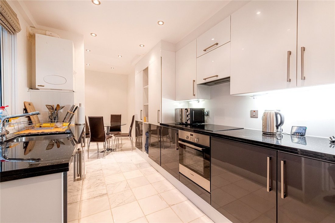 Apartment in Mayfair, Westminster, England 3 - 17299365