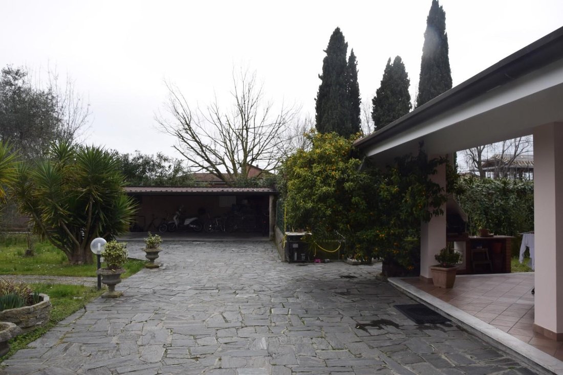 Villa in Avenza, Marina di Carrara, Tuscany 4 - 17296058