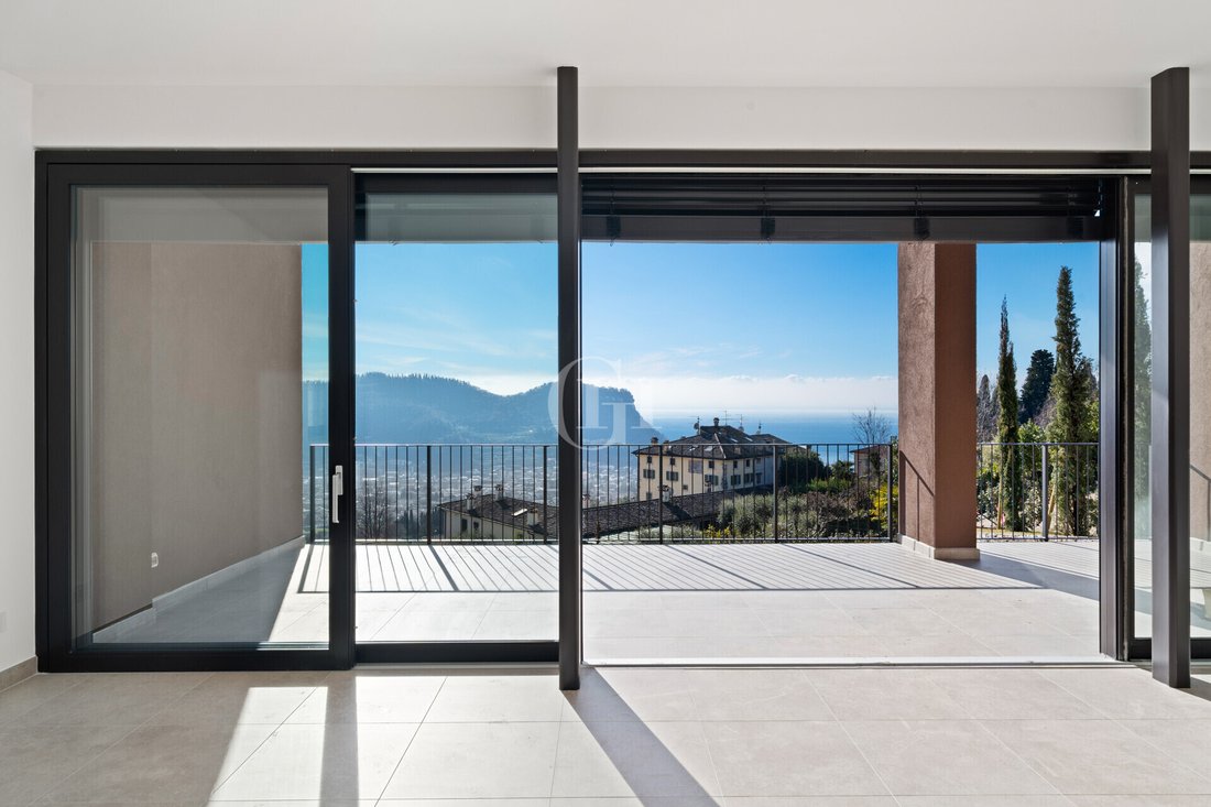Villa in Garda, Veneto, Italy 1 - 17298727