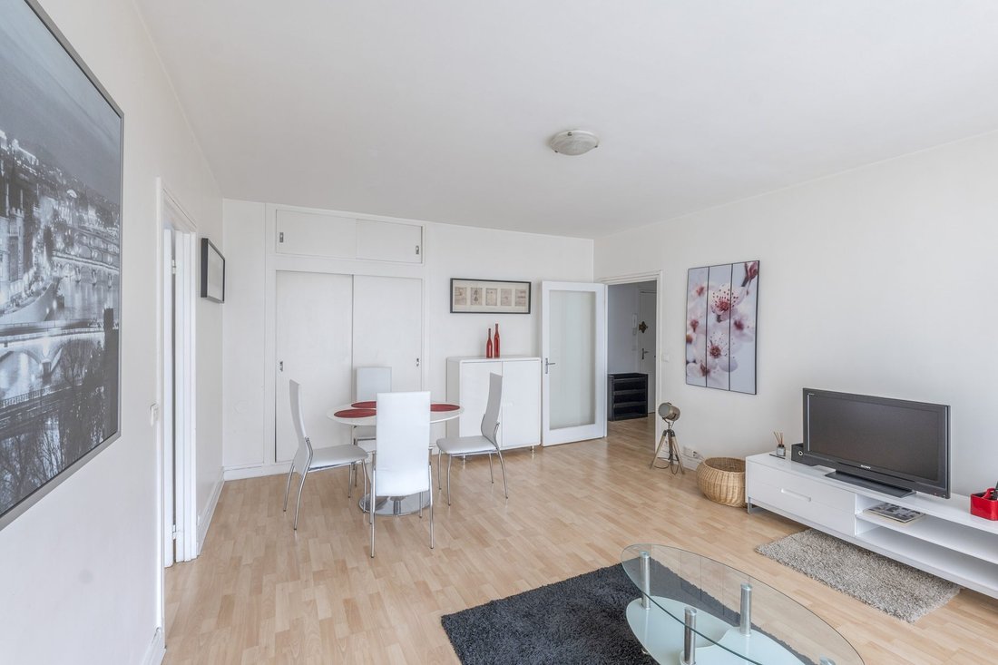 Apartment in Violet Commerce, Paris 15e Arrondissement, Paris 3 - 17298484