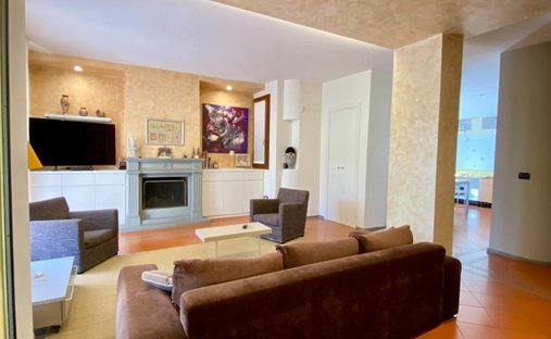Country House in Poggio a Caiano, Tuscany, Italy 1