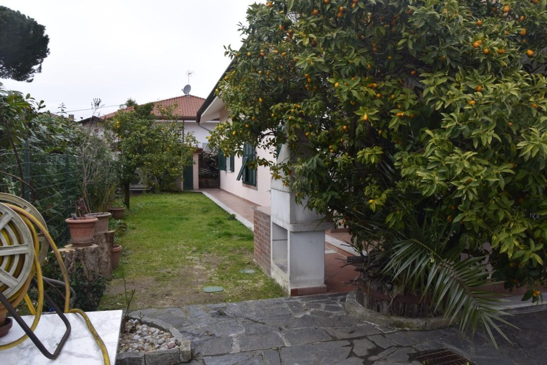 Villa in Avenza, Marina di Carrara, Tuscany 5 - 17296058