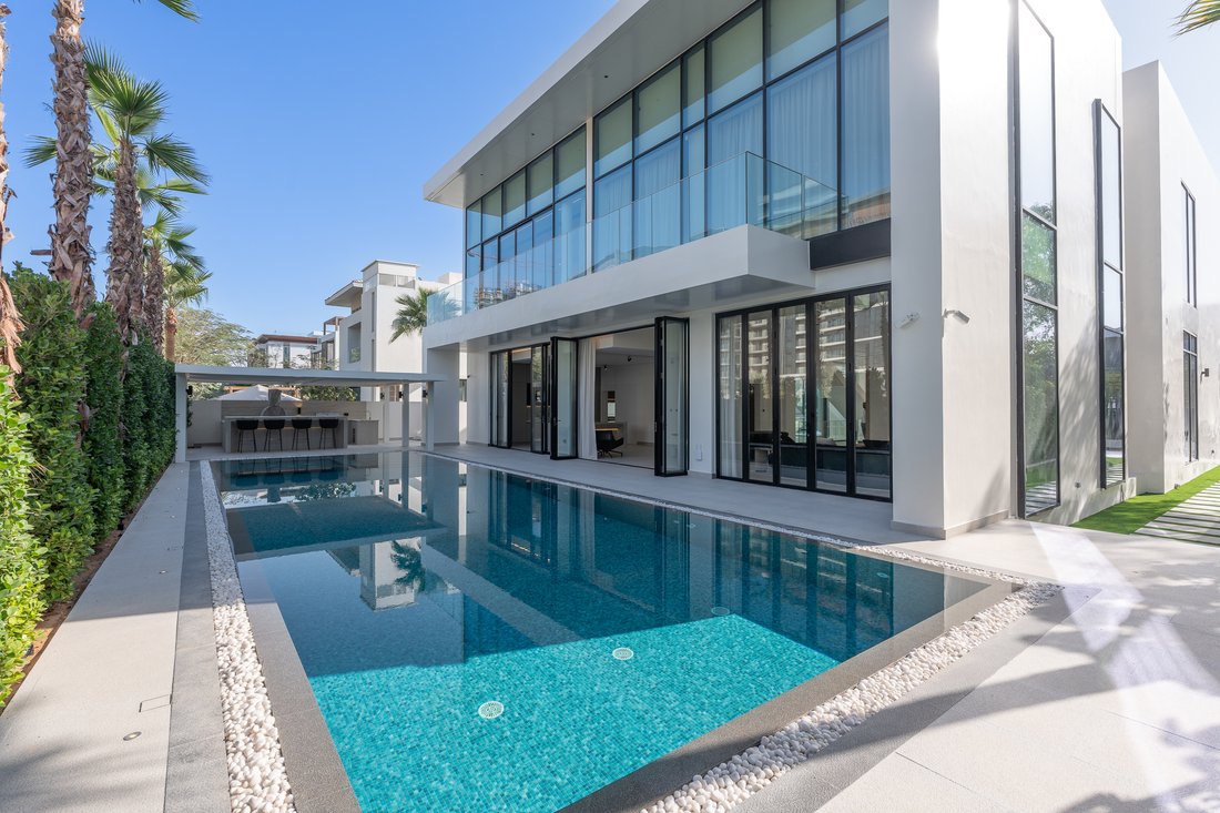 Villa in Hadaeq Sheikh Mohammed Bin Rashid, Dubai, United Arab Emirates 1 - 17296349
