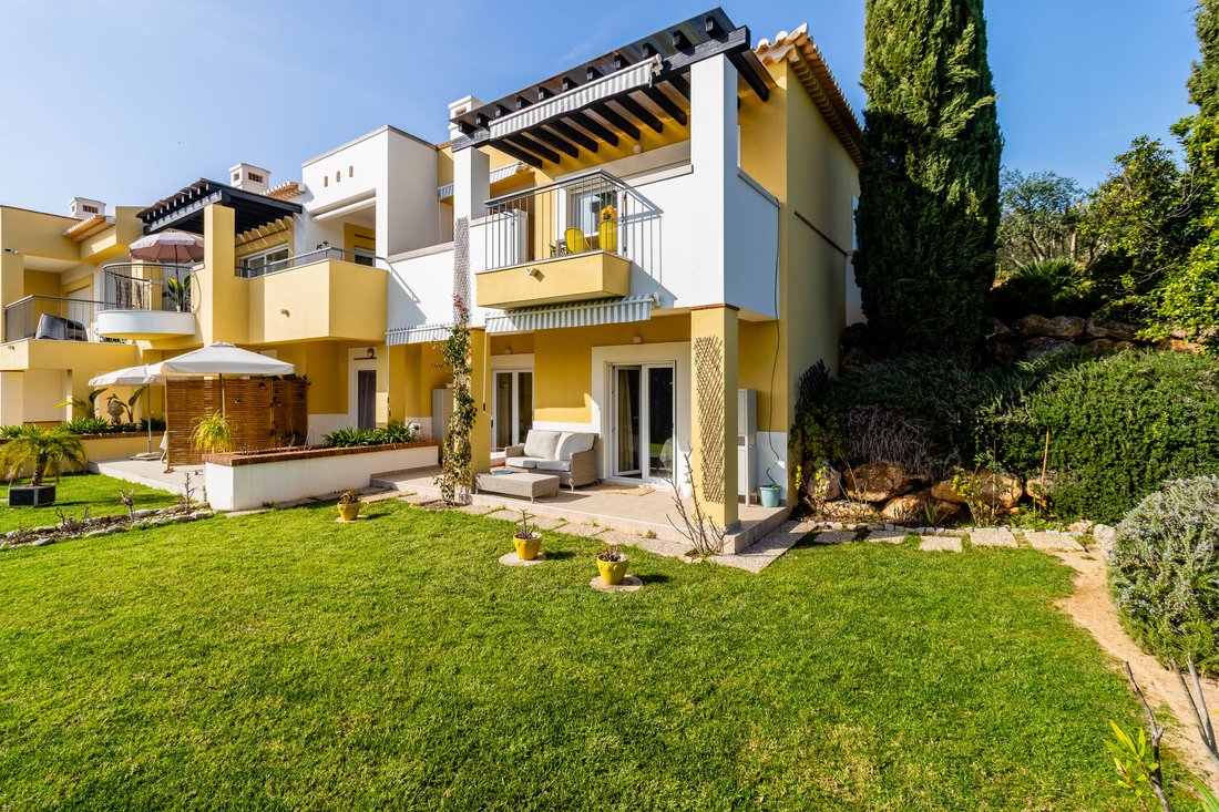 Townhouse in Mexilhoeira Grande, Algarve, Portugal 1 - 17298130