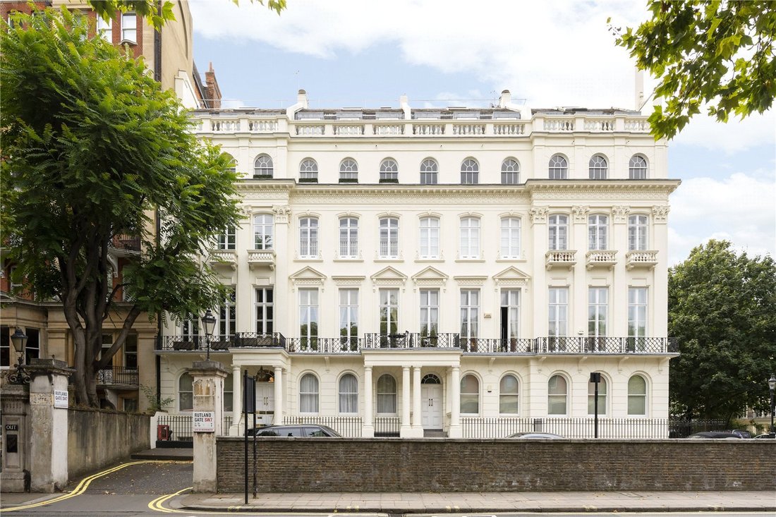 Apartment in Knightsbridge, Kensington And Chelsea, England 1 - 17299198