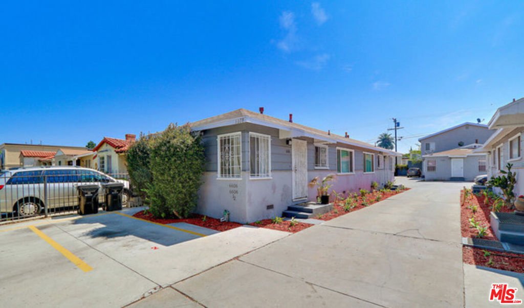 Los Angeles, California, United States 2 - 17297378