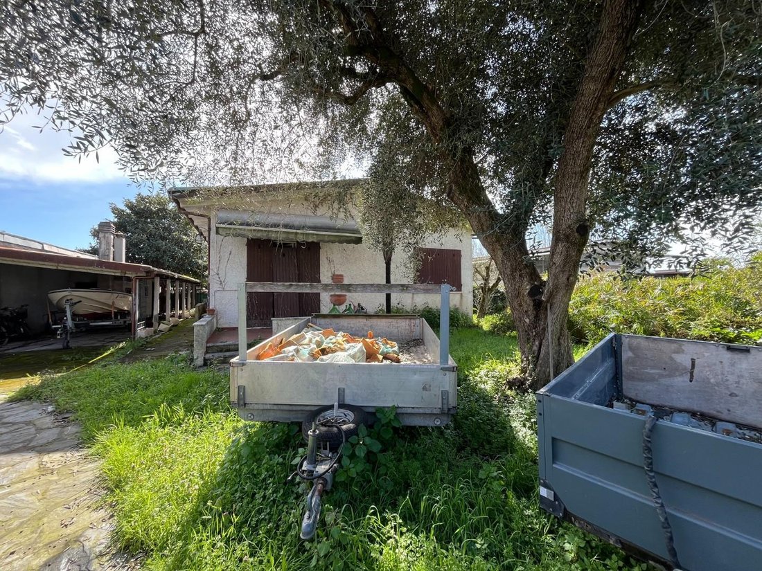 House in Caranna-Vaiana, Forte dei Marmi, Tuscany 2 - 17294505