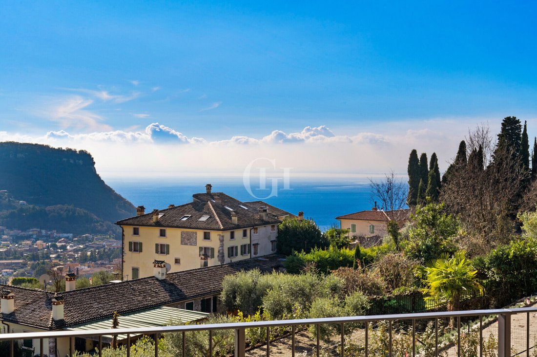 Villa in Garda, Veneto, Italy 4 - 17298727