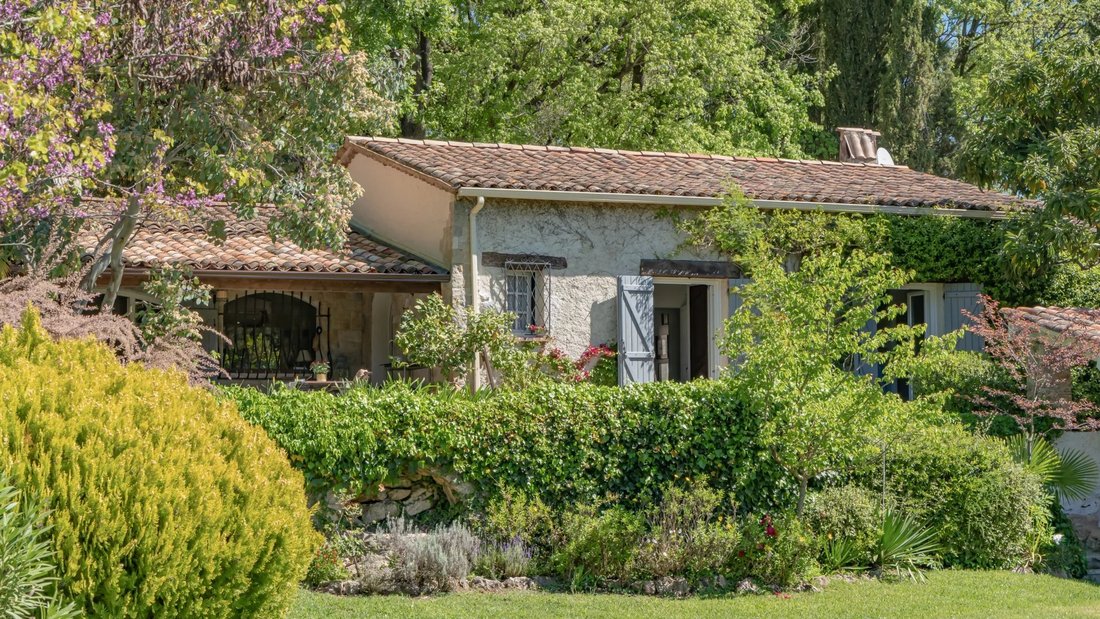 Villa in Châteauneuf-Grasse, Provence-Alpes-Côte d'Azur, France 3 - 14084676