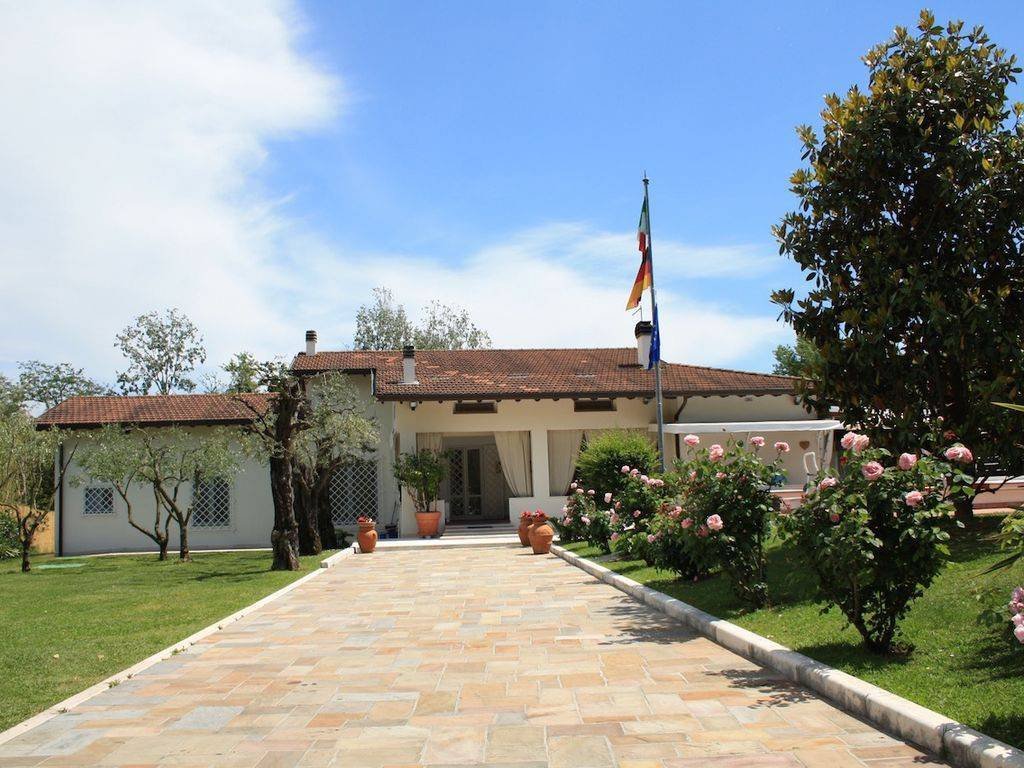 Villa in Pietrasanta, Tuscany, Italy 1 - 17294762