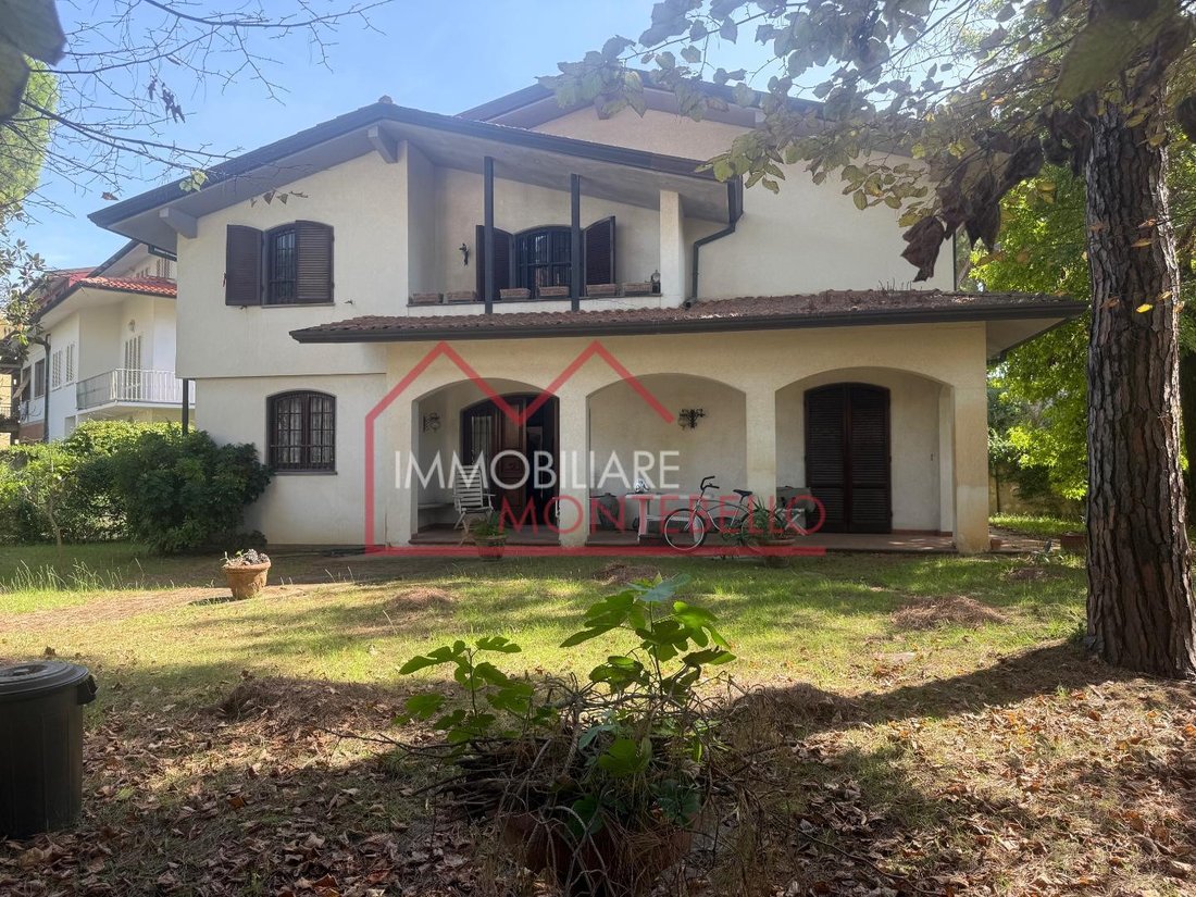 Villa in Viareggio, Tuscany, Italy 1 - 17294912