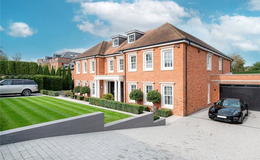 House in Fairmile, Elmbridge, England 1