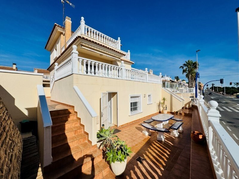 Chalet in Torrevieja, Valencian Community, Spain 4 - 17299597