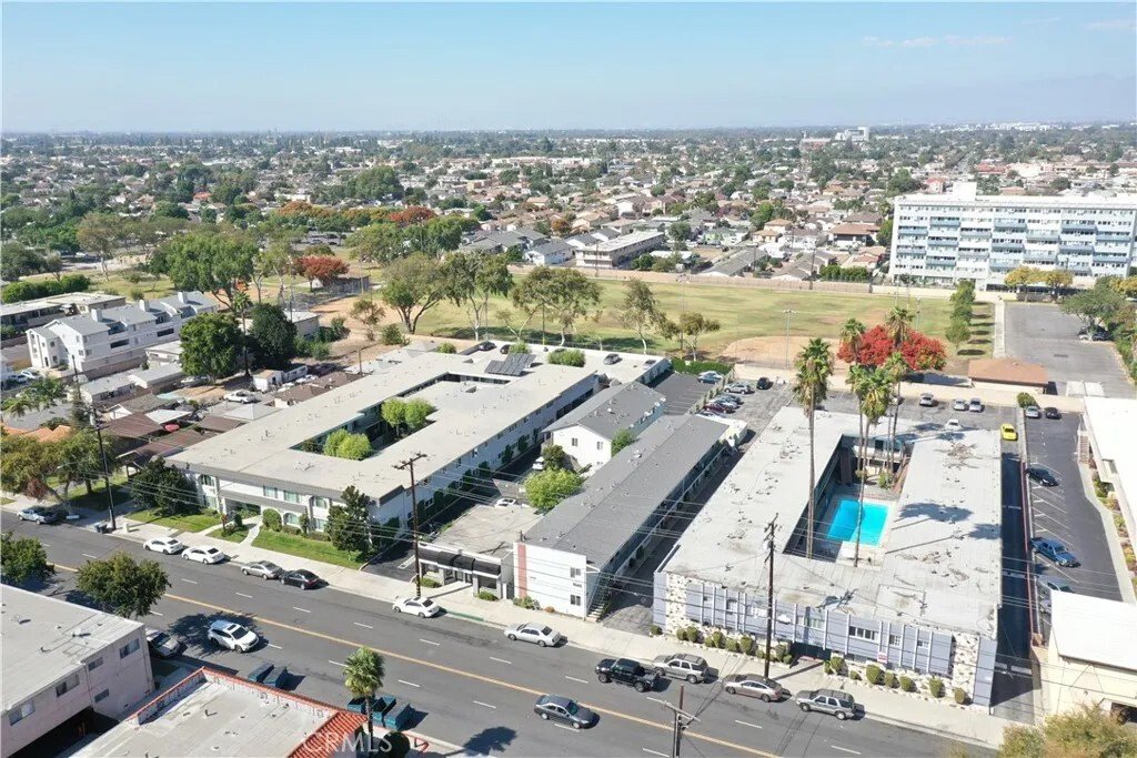 Bellflower, California, United States 4 - 17296978