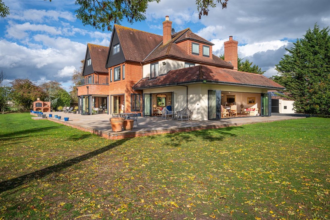 House in Old Windsor, England 3 - 17295569