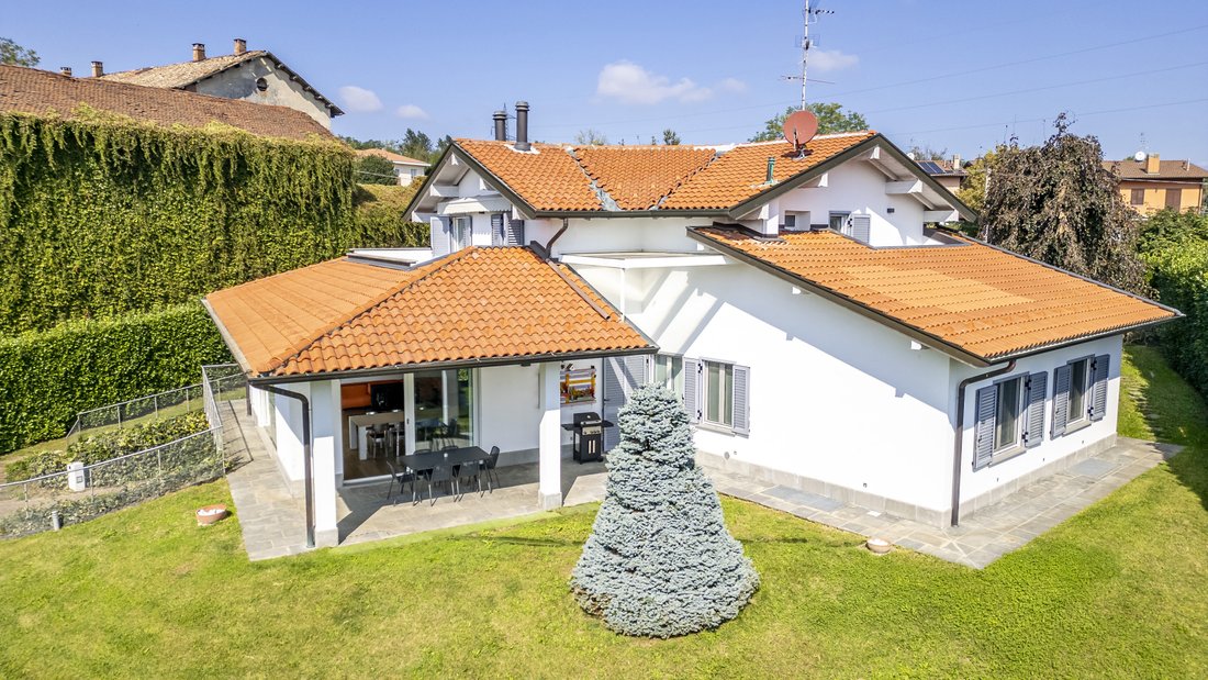 Villa in Sumirago, Lombardy, Italy 1 - 17292772
