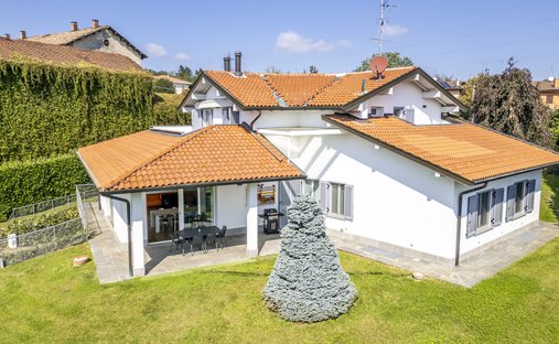 Villa in Sumirago, Lombardei, Italien 1