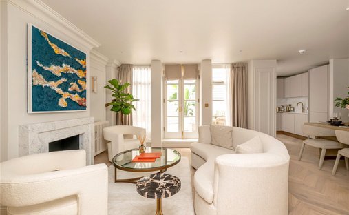 Apartment in Piccadilly, Westminster, England 1