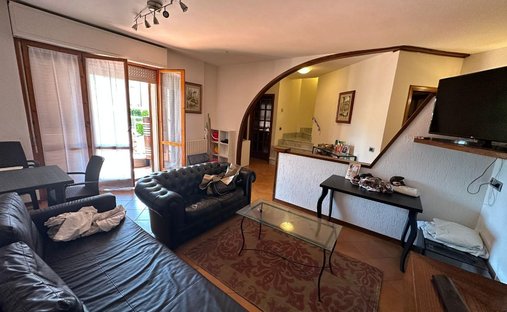Country House in Tonfano, Pietrasanta, Italy 1