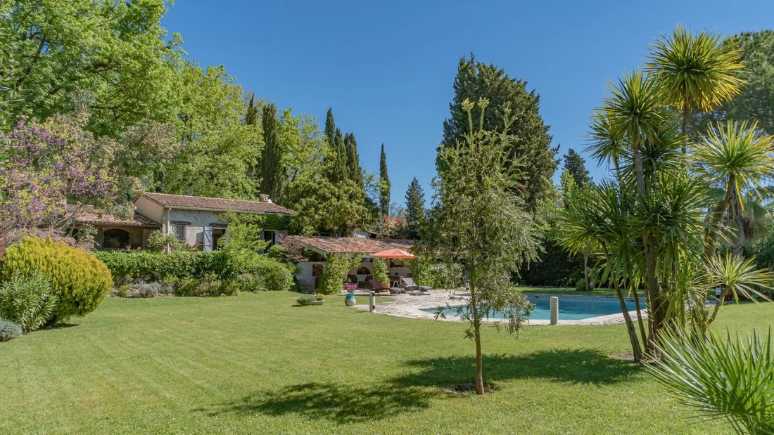 Villa in Châteauneuf-Grasse, Provence-Alpes-Côte d'Azur, France 4 - 14084676