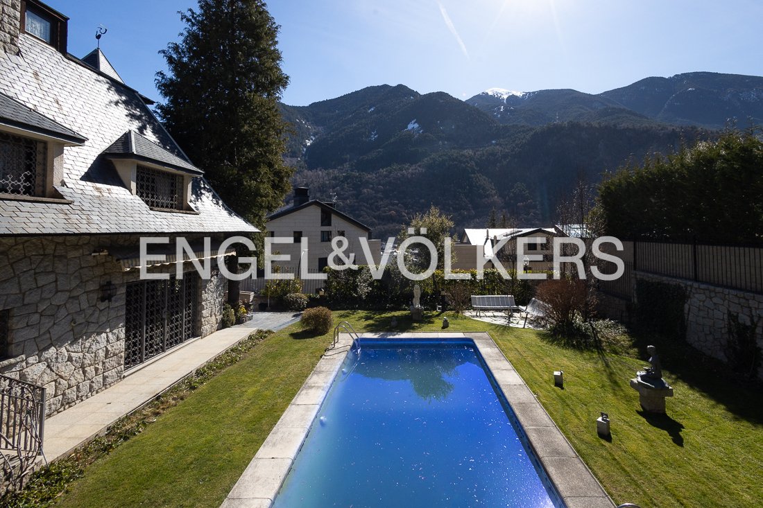 Chalet in Andorra la Vella, Andorra la Vella, Andorra 1 - 17294839