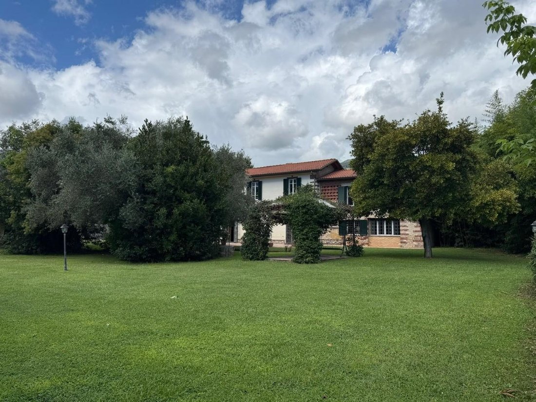Country House in Pietrasanta, Tuscany, Italy 2 - 17294578