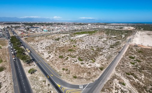 Land in Cape Town, Western Cape, South Africa 1