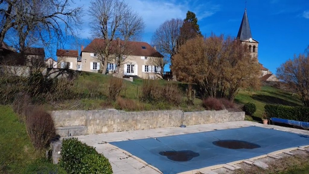 Villa in Le Donjon, Auvergne-Rhône-Alpes, France 5 - 17293881
