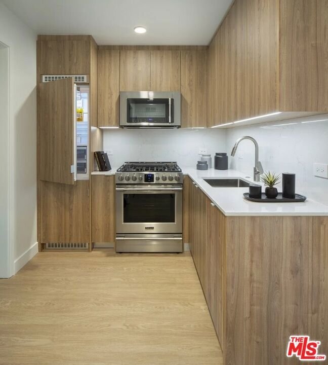 Los Angeles, California, United States 3 - 17291283