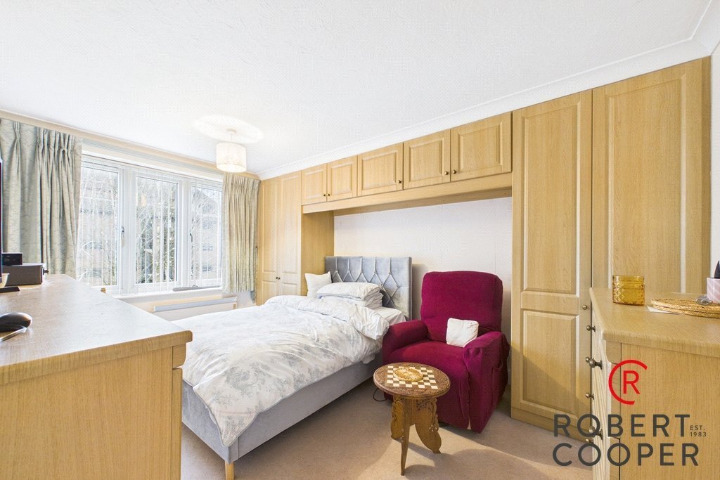 Apartment in Pinnerwood Park, Hillingdon, England 5 - 17299601