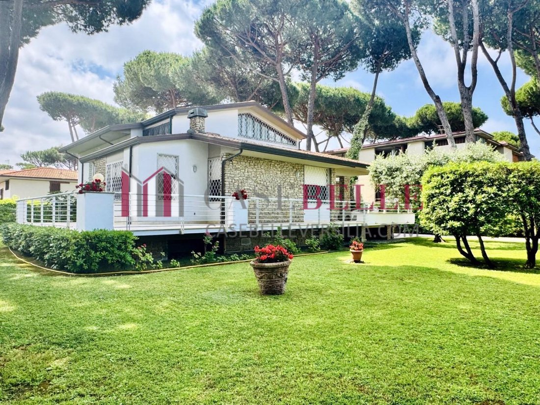 House in Lido di Camaiore, Camaiore, Tuscany 1 - 15798497