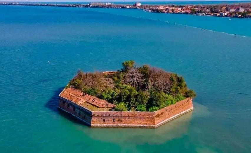 Villa in Cannaregio, Venice, Italy 2 - 17294819