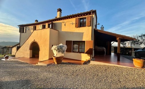 Country House in Palaia, Tuscany, Italy 1