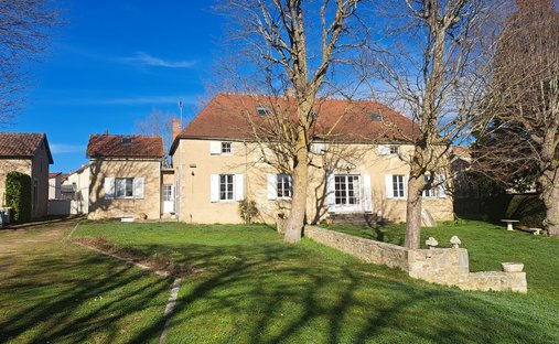 Villa in Le Donjon, Auvergne-Rhône-Alpes, France 1