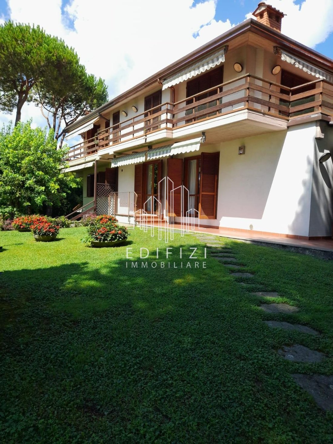 Villa in Ronchi, Massa, Italy 2 - 17294518