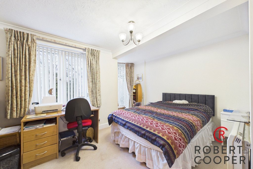Apartment in Pinnerwood Park, Hillingdon, England 4 - 17299601