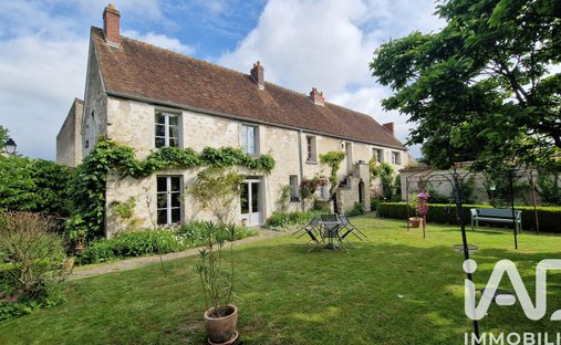 House in Marines, Ile-de-France, France 1