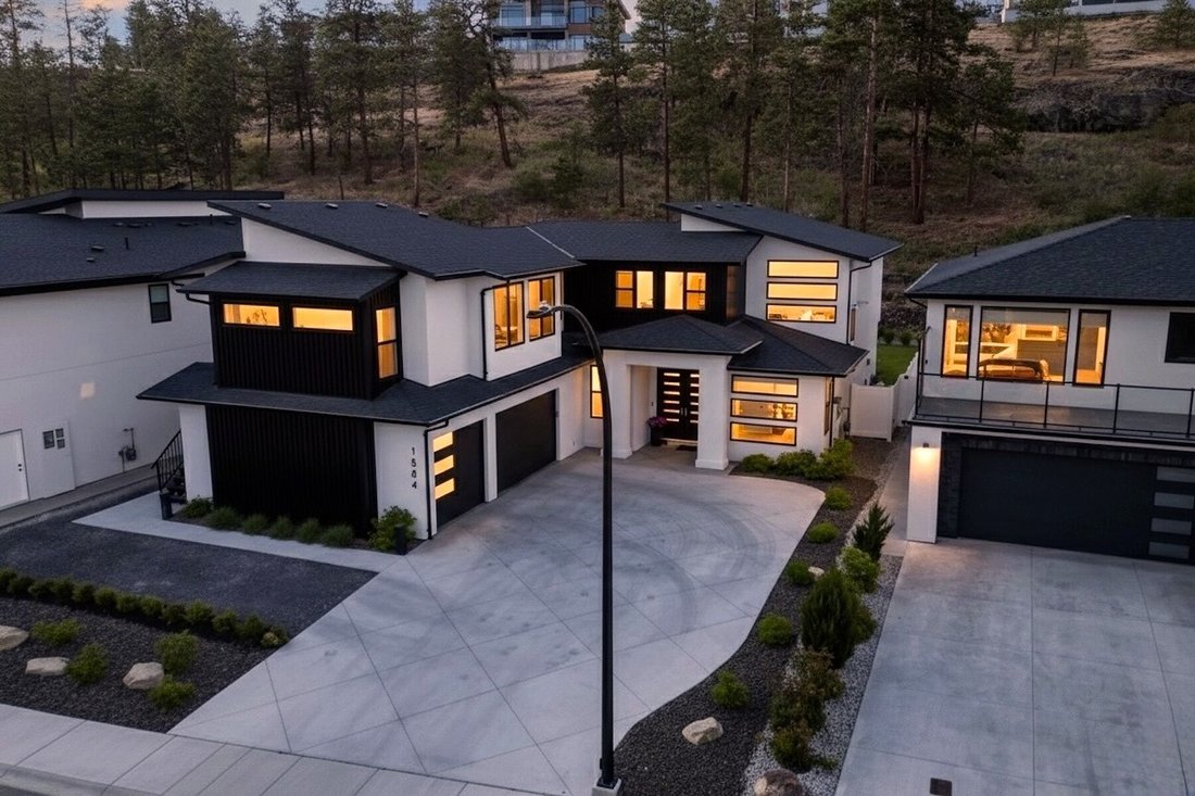House in West Kelowna, British Columbia, Canada 3 - 15716352