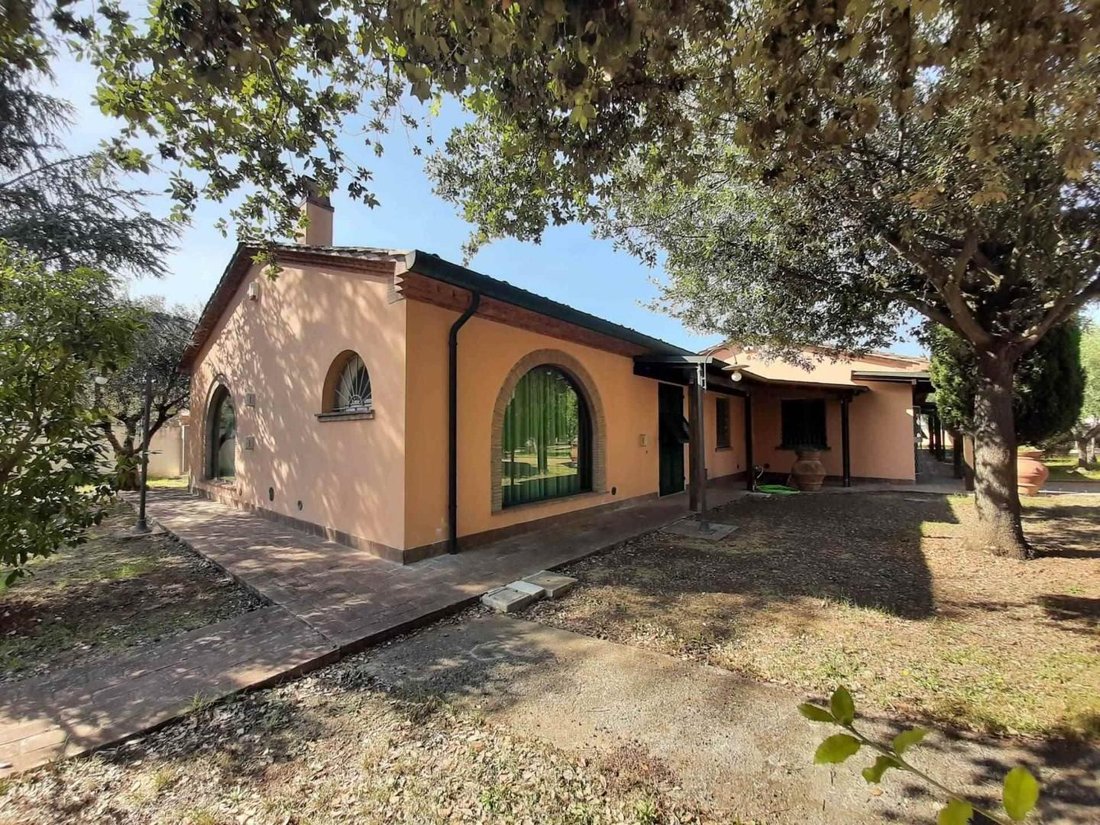 Villa in Cecina Centro, Cecina, Tuscany 1 - 17294167
