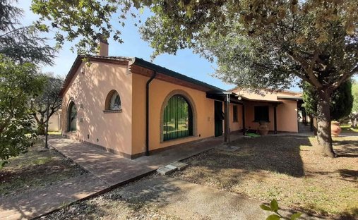 Villa in Cecina Centro, Cecina, Tuscany 1