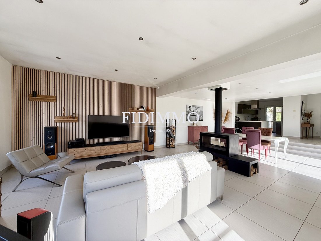 House in Chennevieres-sur-Marne, Ile-de-France, France 1 - 17298550