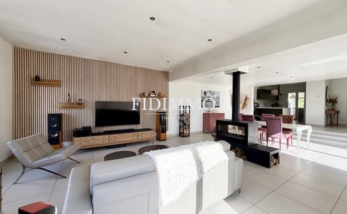 House in Chennevieres-sur-Marne, Ile-de-France, France 1