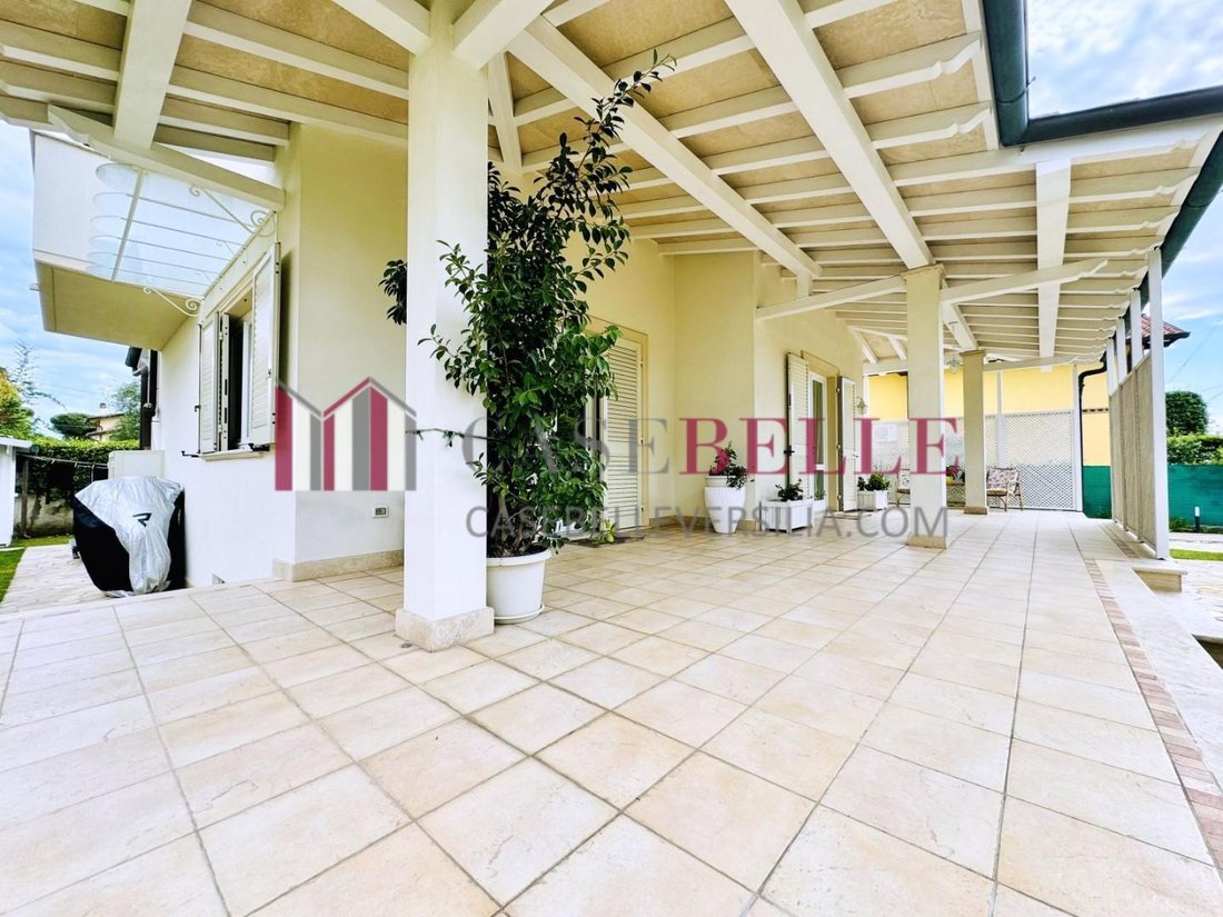 House in Tonfano, Pietrasanta, Italy 1 - 14267011