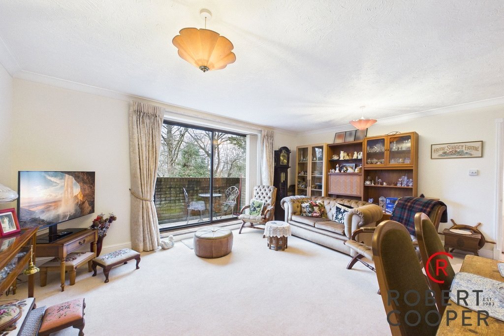 Apartment in Pinnerwood Park, Hillingdon, England 3 - 17299601