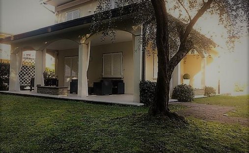Villa a Ronchi, Massa, Italia 1