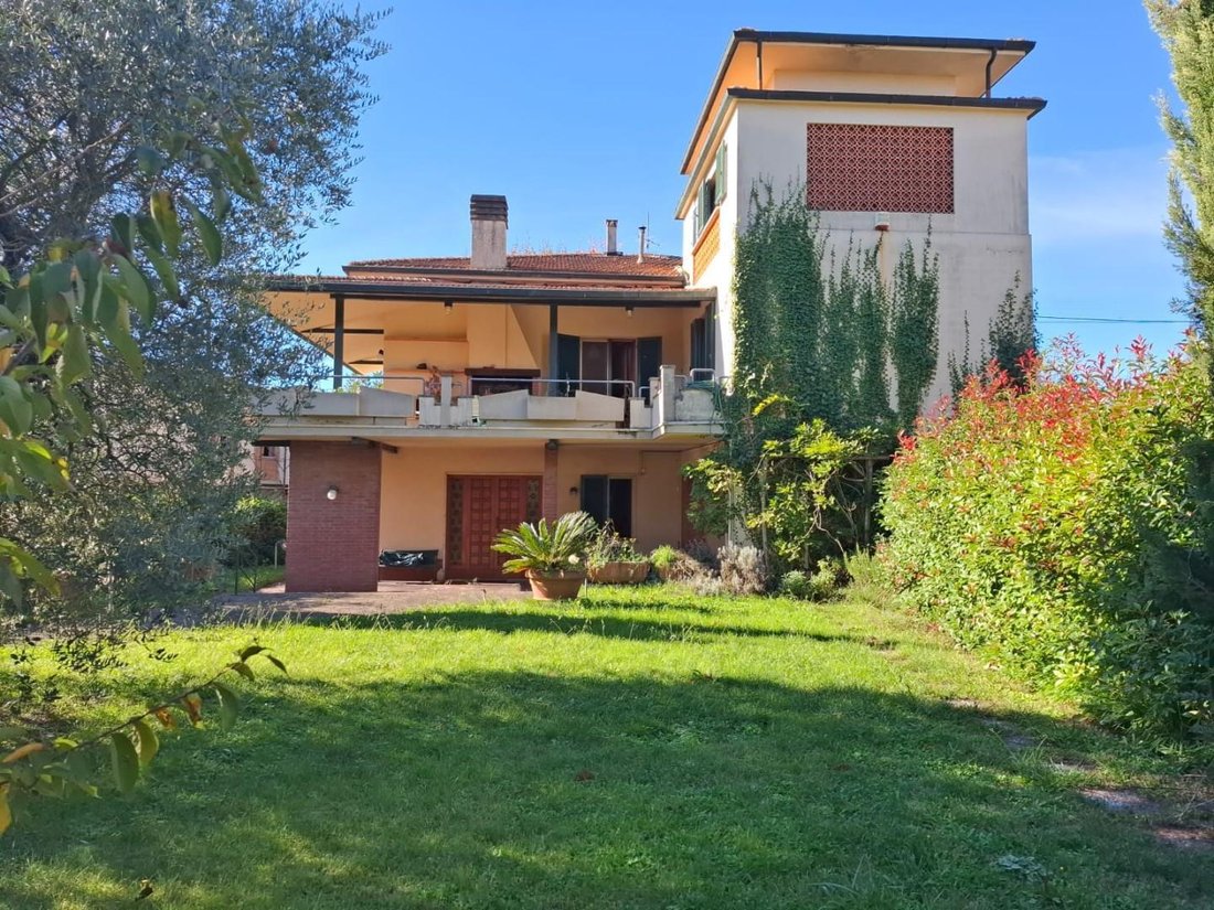 Villa in Santa Croce sull'Arno, Tuscany, Italy 1 - 17294511
