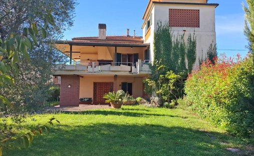 Villa in Santa Croce sull'Arno, Tuscany, Italy 1