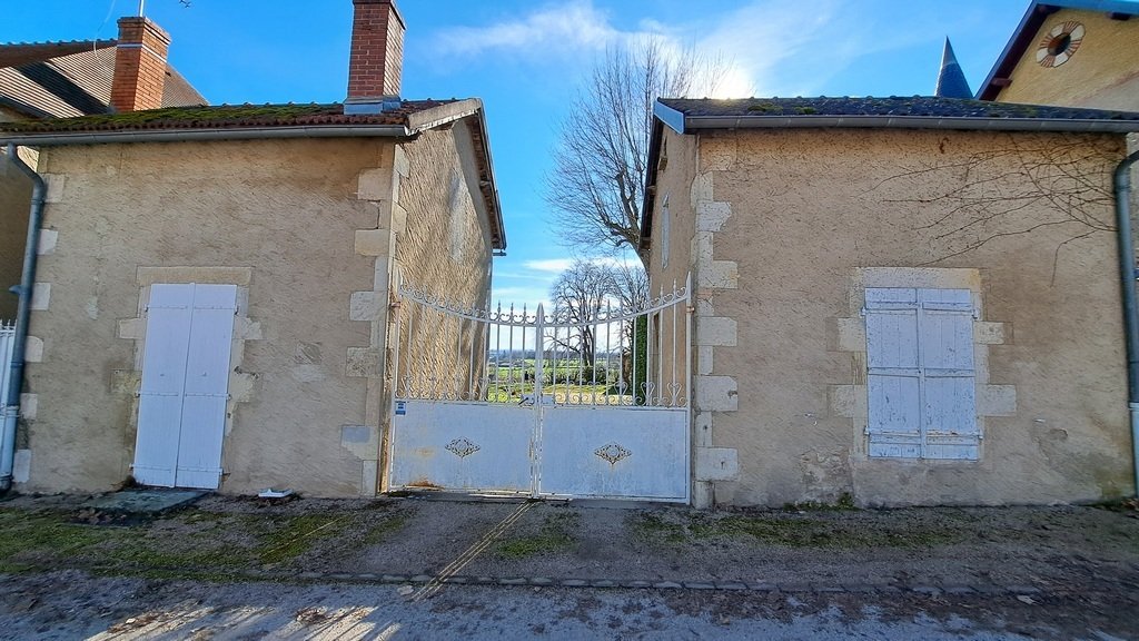 Villa in Le Donjon, Auvergne-Rhône-Alpes, France 4 - 17293881