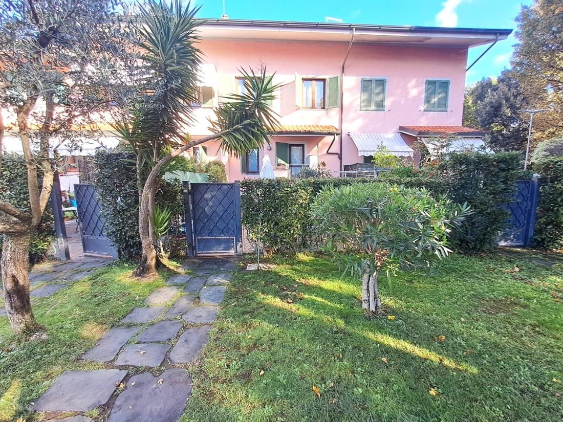 Country House in Vittoria Apuana, Forte dei Marmi, Tuscany 3 - 17294699