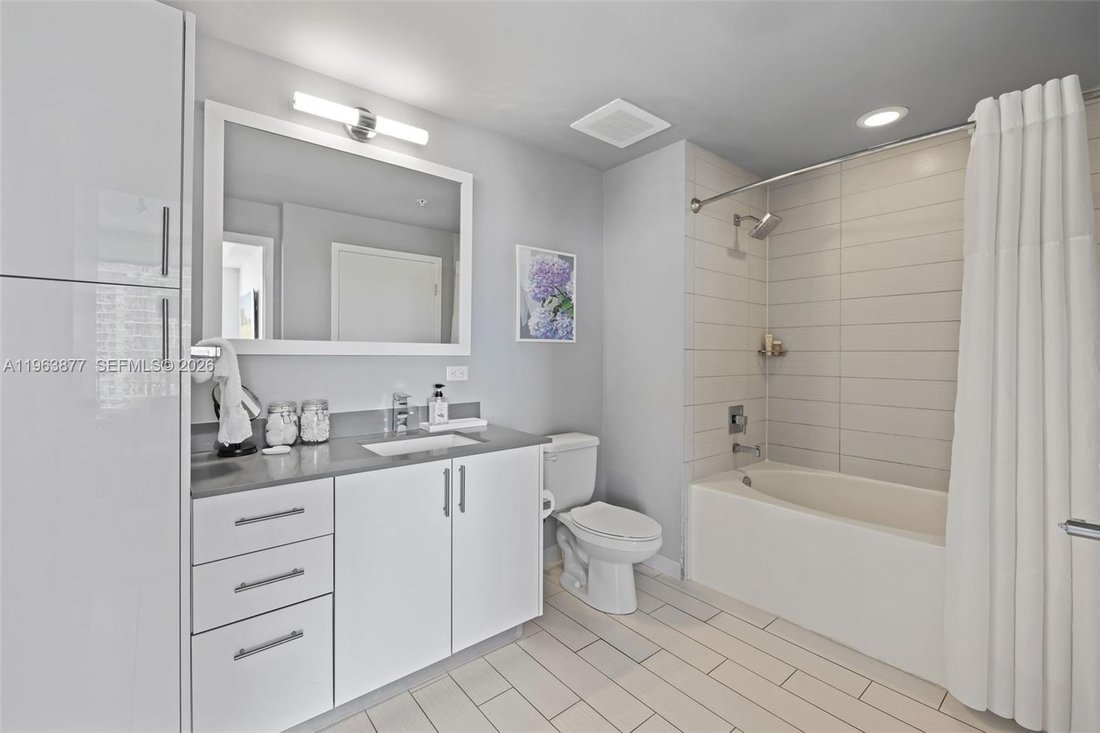 Condo in Miami, Florida, United States 5 - 17297213